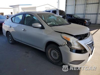 Czwarte zdjęcie samochodu z boku: 2016 NISSAN VERSA 1.6 SV VIN:3N1CN7AP0GL888610 - miniatura
