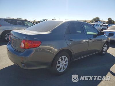 Trzecie zdjęcie samochodu z tyłu: 2010 TOYOTA COROLLA LE VIN:2T1BU4EE2AC322591 - miniatura
