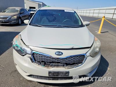 Piąte zdjęcie samochodu w środku: 2015 KIA FORTE LX VIN:KNAFK4A66F5295953 - miniatura