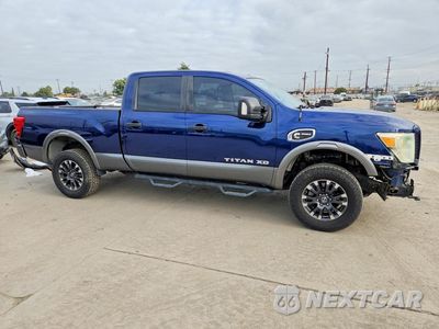 Czwarte zdjęcie samochodu z boku: 2016 NISSAN TITAN XD PRO-4X VIN:1N6BA1F40GN505973 - miniatura