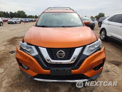 Piąte zdjęcie samochodu w środku: 2018 NISSAN ROGUE S VIN:5N1AT2MV9JC714315 - miniatura