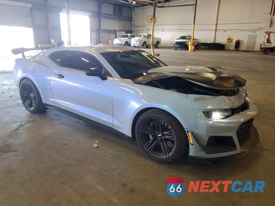 Czwarte zdjęcie samochodu z boku: 2018 CHEVROLET CAMARO ZL1 VIN:1G1FJ1R65J0165704 - miniatura
