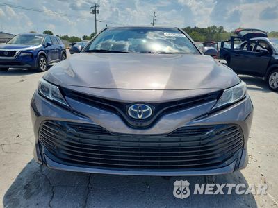 Piąte zdjęcie samochodu w środku: 2020 TOYOTA CAMRY LE VIN:4T1C31AK2LU519652 - miniatura