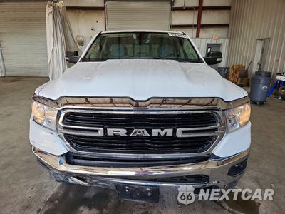 Piąte zdjęcie samochodu w środku: 2019 RAM 1500 BIG HORN/LONE STAR VIN:1C6SRFBT8KN747724 - miniatura