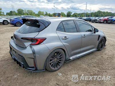 Trzecie zdjęcie samochodu z tyłu: 2024 TOYOTA GR COROLLA PREMIUM VIN:JTNABAAE1RA008674 - miniatura