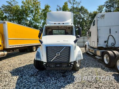 Piąte zdjęcie samochodu w środku: 2024 VOLVO VNL SEMI TRUCK VIN:4V4NC9EH6RN654943 - miniatura