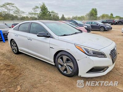 Czwarte zdjęcie samochodu z boku: 2016 HYUNDAI SONATA HYBRID LIMITED VIN:KMHE34L13GA016914 - miniatura
