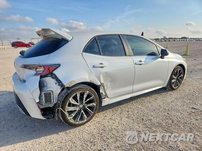 Trzecie zdjęcie samochodu z tyłu: 2021 TOYOTA COROLLA XSE VIN:JTNC4MBE1M3117247 - miniatura