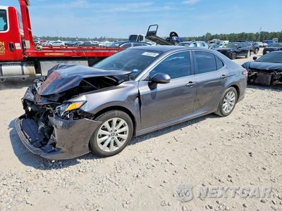 2020 TOYOTA CAMRY LE 4T1C11AK4LU998680 - główne zdjęcie licytacji z USA - miniatura