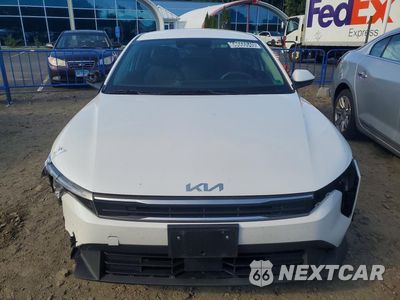 Piąte zdjęcie samochodu w środku: 2025 KIA K4 LXS VIN:3KPFT4DE4SE098765 - miniatura