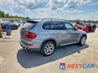 Trzecie zdjęcie samochodu z tyłu: 2013 BMW X5 XDRIVE35I VIN:5UXZV4C55D0B13621 - miniatura