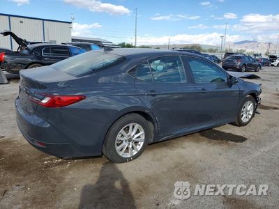 Trzecie zdjęcie samochodu z tyłu: 2025 TOYOTA CAMRY LE VIN:4T1DAACKXSU562335 - miniatura