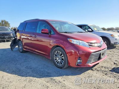 Czwarte zdjęcie samochodu z boku: 2018 TOYOTA SIENNA XLE 8-PASSENGER VIN:5TDYZ3DC9JS909206 - miniatura