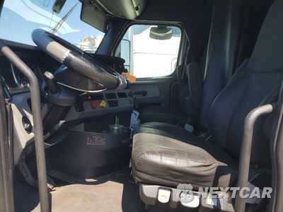 Zdjęcie 7 z 14 samochodu: 2021 FREIGHTLINER CASCADIA 126 SEMI TRUCK VIN:3AKJHHDR6MSML9449 - miniatura