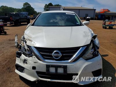 Piąte zdjęcie samochodu w środku: 2017 NISSAN ALTIMA 2.5 S VIN:1N4AL3AP1HN340402 - miniatura