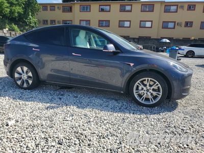 Czwarte zdjęcie samochodu z boku: 2022 TESLA MODEL Y VIN:7SAYGAEE9NF539284 - miniatura