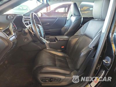 Zdjęcie 7 z 12 samochodu: 2019 LEXUS ES 300H VIN:58AB21B16KU002169 - miniatura