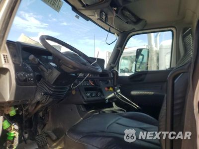 Zdjęcie 8 z 13 samochodu: 2019 INTERNATIONAL LT625 SEMI TRUCK VIN:3HCKZTZRXKL160476 - miniatura