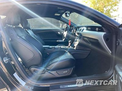 Piąte zdjęcie samochodu w środku: 2017 FORD MUSTANG VIN:1FA6P8TH6H5248005 - miniatura