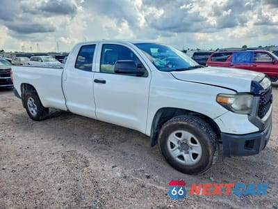 Czwarte zdjęcie samochodu z boku: 2020 TOYOTA TUNDRA SR VIN:5TFTY5F17LX011219 - miniatura