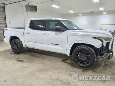 Czwarte zdjęcie samochodu z boku: 2022 TOYOTA TUNDRA SR5 VIN:5TFLA5DB9NX022015 - miniatura
