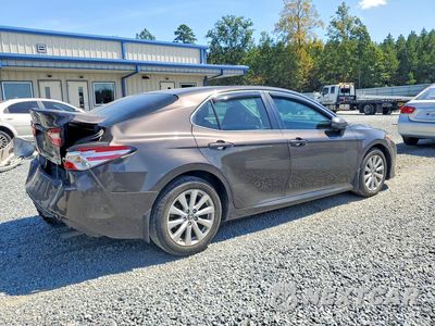 Trzecie zdjęcie samochodu z tyłu: 2018 TOYOTA CAMRY LE VIN:4T1B11HK8JU583635 - miniatura