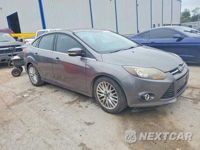 Czwarte zdjęcie samochodu z boku: 2013 FORD FOCUS TITANIUM VIN:1FADP3J29DL326744 - miniatura