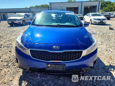 Piąte zdjęcie samochodu w środku: 2018 KIA FORTE LX VIN:3KPFK4A77JE254403 - miniatura