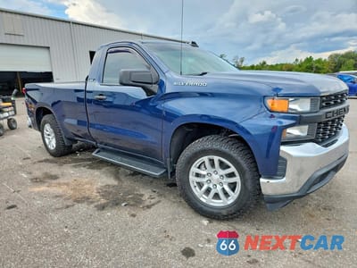Czwarte zdjęcie samochodu z boku: 2019 CHEVROLET SILVERADO C1500 VIN:3GCNWAEH9KG264812 - miniatura