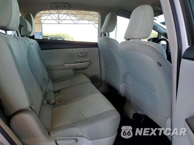 Zdjęcie 10 z 12 samochodu: 2014 TOYOTA PRIUS V TWO VIN:JTDZN3EU3E3328735 - miniatura