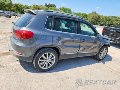 Trzecie zdjęcie samochodu z tyłu: 2015 VOLKSWAGEN TIGUAN S VIN:WVGBV7AX4FW580255 - miniatura