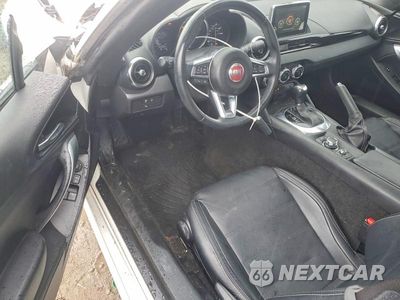 Zdjęcie 8 z 12 samochodu: 2017 FIAT 124 SPIDER CLASSICA VIN:JC1NFAEK2H0124686 - miniatura
