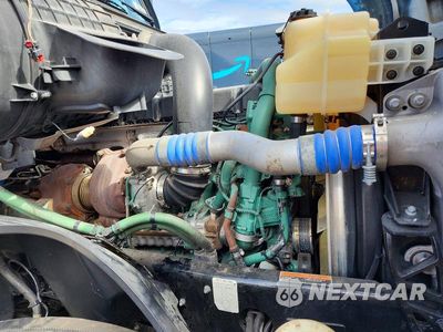 Zdjęcie 10 z 12 samochodu: 2022 VOLVO VNL SEMI TRUCK VIN:4V4NC9EH8NN303333 - miniatura