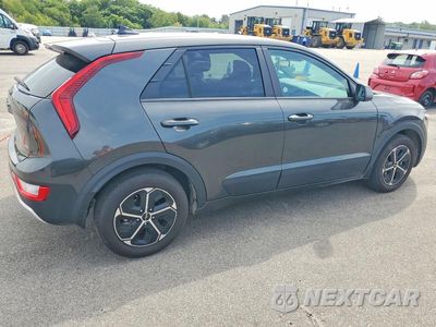 Trzecie zdjęcie samochodu z tyłu: 2025 KIA NIRO LX VIN:KNDCP3LE8S5289202 - miniatura