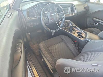 Zdjęcie 8 z 12 samochodu: 2017 DODGE CHALLENGER SXT VIN:2C3CDZAG2HH624735 - miniatura