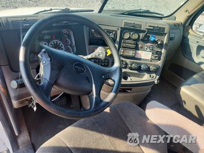 Zdjęcie 8 z 13 samochodu: 2015 FREIGHTLINER CASCADIA SEMI TRUCK VIN:1FUBGEDV5FLGH4778 - miniatura