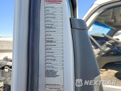 Zdjęcie 11 z 13 samochodu: 2016 KENWORTH T680 SEMI TRUCK VIN:1XKYAP8X5GJ121478 - miniatura