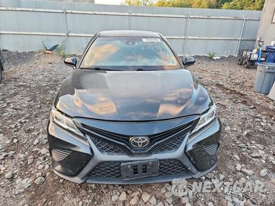 Piąte zdjęcie samochodu w środku: 2018 TOYOTA CAMRY SE VIN:4T1B11HK5JU115068 - miniatura