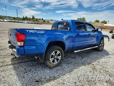 Trzecie zdjęcie samochodu z tyłu: 2017 TOYOTA TACOMA TRD SPORT VIN:3TMDZ5BN8HM034290 - miniatura