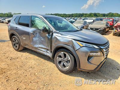 Czwarte zdjęcie samochodu z boku: 2025 NISSAN ROGUE SV VIN:5N1BT3BB4SC812317 - miniatura