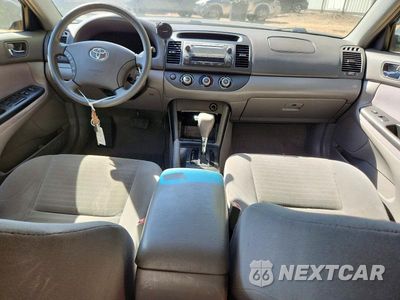 Zdjęcie 8 z 12 samochodu: 2005 TOYOTA CAMRY STANDARD VIN:4T1BE32K95U522647 - miniatura