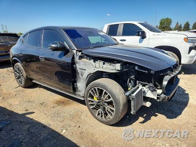 Czwarte zdjęcie samochodu z boku: 2023 MASERATI GRECALE MODENA VIN:ZN682AVM0P7434191 - miniatura