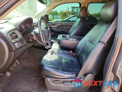 Zdjęcie 7 z 13 samochodu: 2007 CHEVROLET SUBURBAN C1500 VIN:1GNFC16087J248510 - miniatura