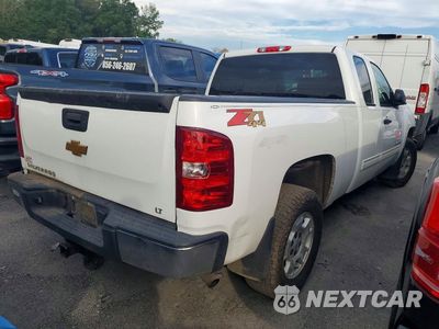 Trzecie zdjęcie samochodu z tyłu: 2013 CHEVROLET SILVERADO K1500 LT VIN:1GCRKSE71DZ108924 - miniatura