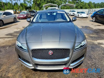 Piąte zdjęcie samochodu w środku: 2020 JAGUAR XF PREMIUM VIN:SAJBJ4FX1LCY85914 - miniatura