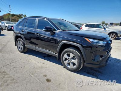 Czwarte zdjęcie samochodu z boku: 2023 TOYOTA RAV4 XLE VIN:2T3P1RFV8PW402048 - miniatura