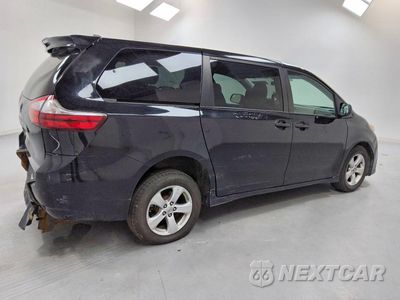 Trzecie zdjęcie samochodu z tyłu: 2020 TOYOTA SIENNA L VIN:5TDZZ3DC1LS036431 - miniatura
