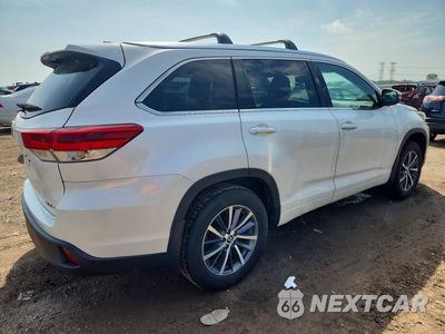 Trzecie zdjęcie samochodu z tyłu: 2017 TOYOTA HIGHLANDER XLE VIN:5TDJZRFH0HS362009 - miniatura