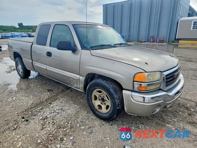 Czwarte zdjęcie samochodu z boku: 2003 GMC NEW SIERRA C1500 VIN:2GTEC19V031330098 - miniatura