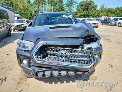 Piąte zdjęcie samochodu w środku: 2017 TOYOTA TACOMA TRD SPORT VIN:3TMCZ5AN5HM095903 - miniatura